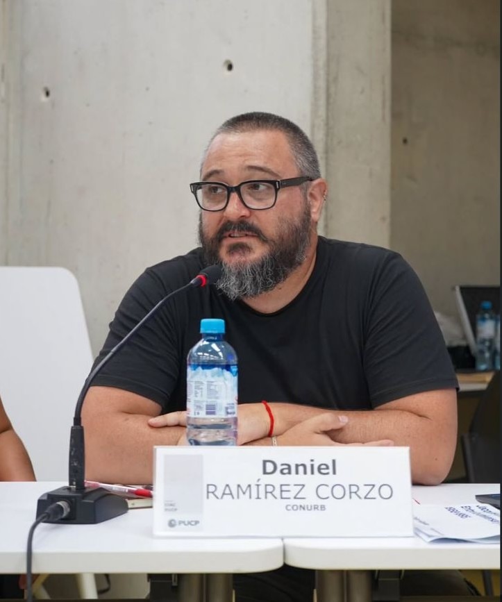 Daniel Ramírez Corzo presentando avances